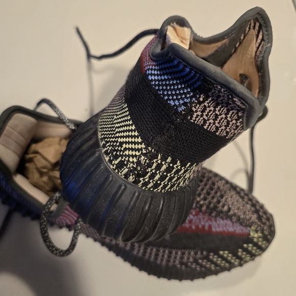 Yeezy Boost 350 V2 Yecheil - Picture 4 of 4